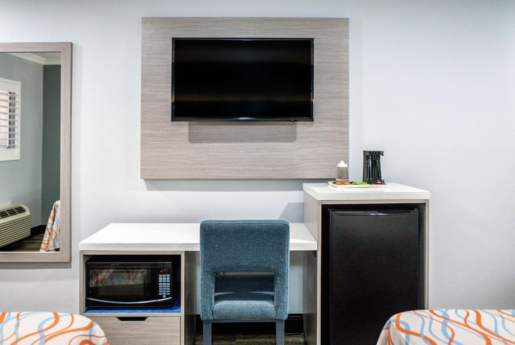 Travelodge Inn & Suites By Wyndham Bell Los Angeles Area Exterior foto