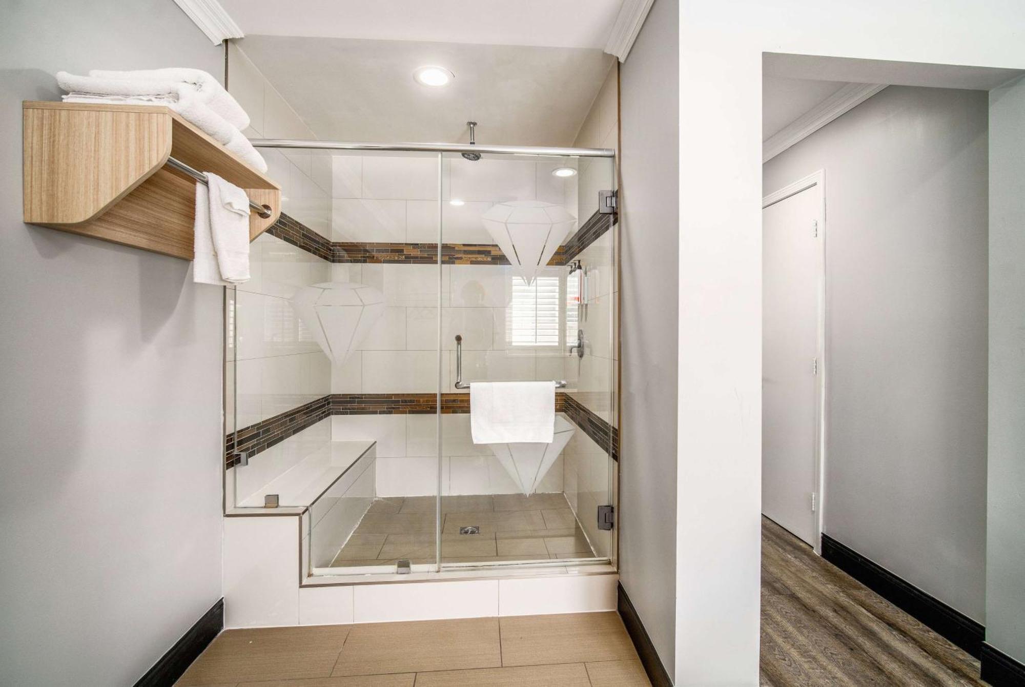 Travelodge Inn & Suites By Wyndham Bell Los Angeles Area Exterior foto
