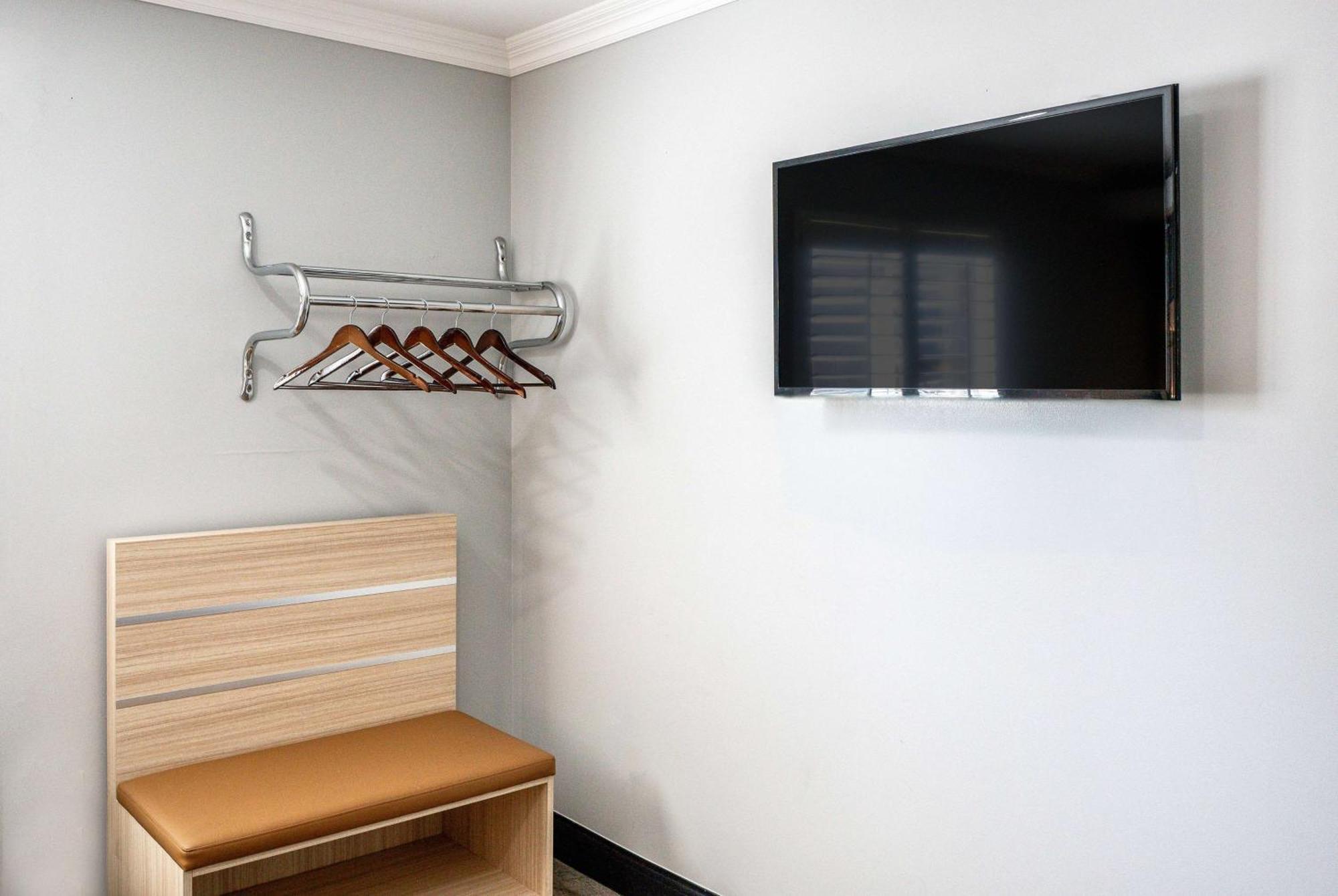 Travelodge Inn & Suites By Wyndham Bell Los Angeles Area Exterior foto