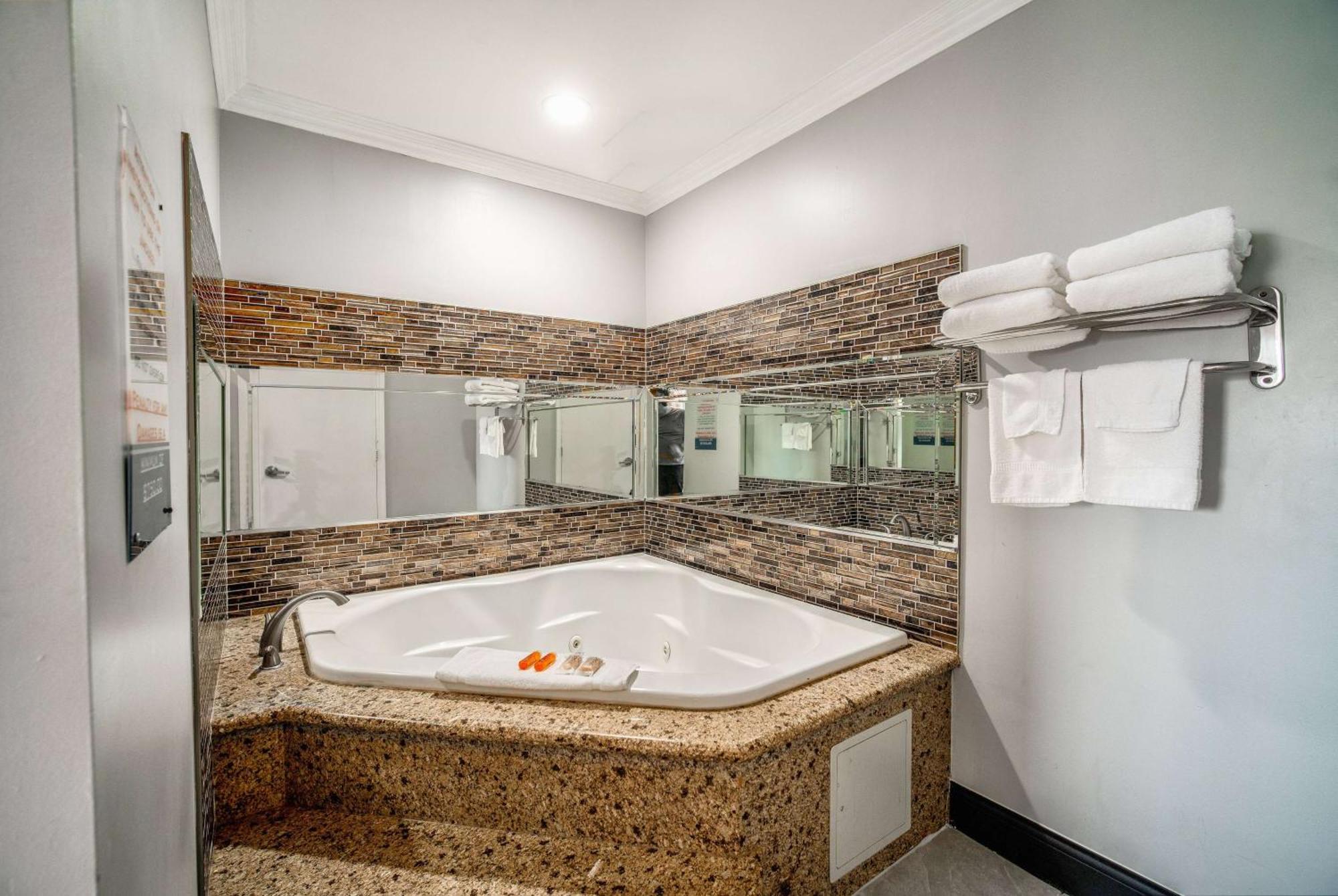 Travelodge Inn & Suites By Wyndham Bell Los Angeles Area Exterior foto